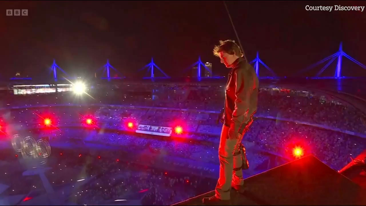 WATCH VIDEO Tom Cruise takes over Paris with roof jump and motorbike stunts at Olympics closing ceremony, Tom Cruise abseils off stadium roof in daring Olympic finale, Tom Cruise's Paris Olympics stunt hijacked by fan's bold kiss, Tom Cruise does live stunt in Paris Olympics closing ceremony, Paris 2024 Tom Cruise drops by to the Stade de France, Clip Tom Cruise in Olympics Paris 2024, US today news, News Post, Shock news today, NY Post news, Post news hot today, Tom Cruise Skydives Toward L.A. 2028 in Paris Olympics