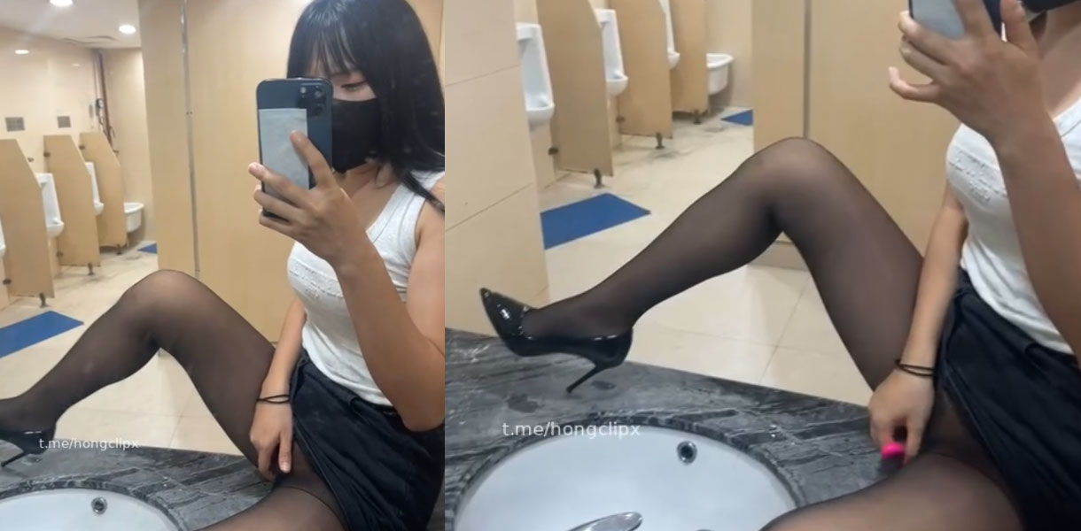 Clip gái xinh nứng quá vào toilet thủ dâm kích thích quá