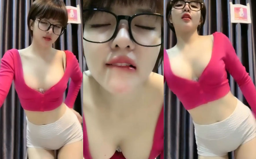 Clip hot girl 2K Lily xinh ĐẸP mmLive khoe háng rộng bướm mu cáo vú đẹp Chảy Nước Miếng