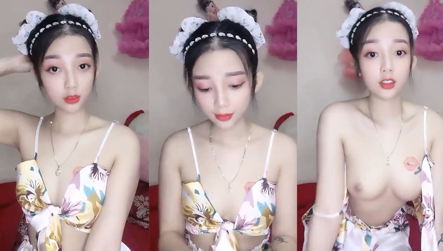 Em gái xinh cute VN show hàng cực nứng có hình xăm dễ thương ở ngực