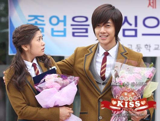 Phim Thơ Ngây Playful Kiss 2010 kể về mối tình học trò lãng mạn giữa nam chính giàu có và cô học trò lọ lem xinh gái cực cuốn hút....Phim Thơ Ngây Playful Kiss 2010 Full HD Vietsub, Phim Thơ Ngây Playful Kiss Vietsub Online, Xem Phim Thơ Ngây Playful Kiss Online Vietsub miễn phí, Phim Thơ Ngây Playful Kiss trọn bộ Vietsub, Phim Thơ Ngây phiên bản Hàn Quốc phụ đề Việt, Phim Thơ Ngây Hàn Quốc Vietsub, Xem trọn bộ phim Thơ Ngây Hàn Quốc Vietsub, Phim Thơ Ngây nội dung, Phim Thơ Ngây REVIEW, Phim Thơ Ngây Hàn Quốc thuyết minh, Playful Kiss 2010 Full Online Vietsub, Phim Hàn Quốc, Drama Hàn Quốc, Phim bộ Hàn Quốc, Phim thanh xuân học đường, Phim Thanh Xuân, Phim thanh xuân vườn trường, Phim thanh xuân Hàn Quốc, Phim học đường, Phim học đường hay nhất, Kim Hyun Joong, Jung So Min