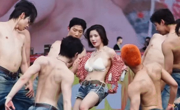 Kwon Eunbi sexy dance CỰC SUNG ở WATERBOMB SEOUL 2025