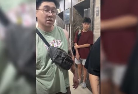Phẫn nộ lời khai của kẻ xăm trổ đánh dã man cô gái ở chung cư Hà Nội, Clip PHẪN NỘ lời khai của đối tượng đánh phụ nữ ở sảnh thang máy Sky Central, CLIP cho thấy kẻ hành hung phụ nữ ở chung cư Sky Central đe dọa giết nạn nhân, Full Clip đối tượng xăm trổ đánh đập dã man một cô gái ở sảnh thang máy chung cư Sky Central Hà Nội, Full clip cô gái bị đối tượng xăm trổ đánh dã man ở Chung cư Sky Central Hà Nội, Đối tượng xăm trổ đánh đập dã man cô gái ở chung cư Sky Central, Clip tin tức, Clip Pháp Luật, Clip pháp luật, Clip tin tức pháp luật, Clip trend hot nhất hôm nay, Clip trend