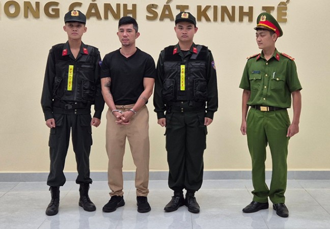 Clip TIN NÓNG: Ca sĩ Lương Bằng Quang bị khởi tố bắt tạm giam