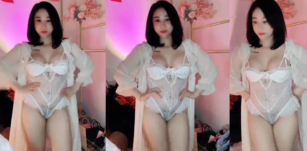 Clip hot girl Ni iDol MMLive show đồ lót trắng lộ hàng lông mu đen xì