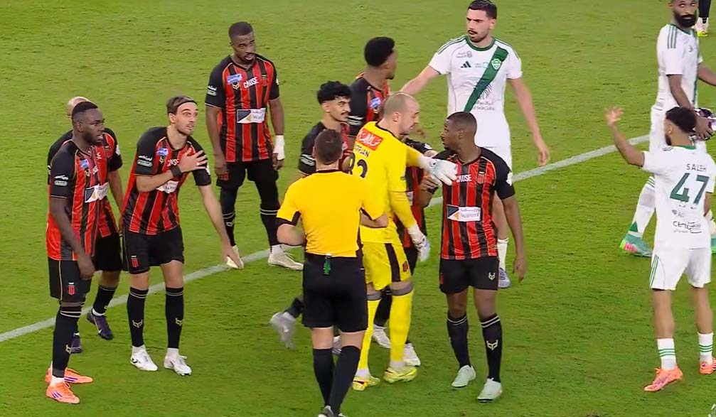 WATCH VIDEO The FRANTIC final minutes of Al Ahli vs Al Riyadh | Late goals and action