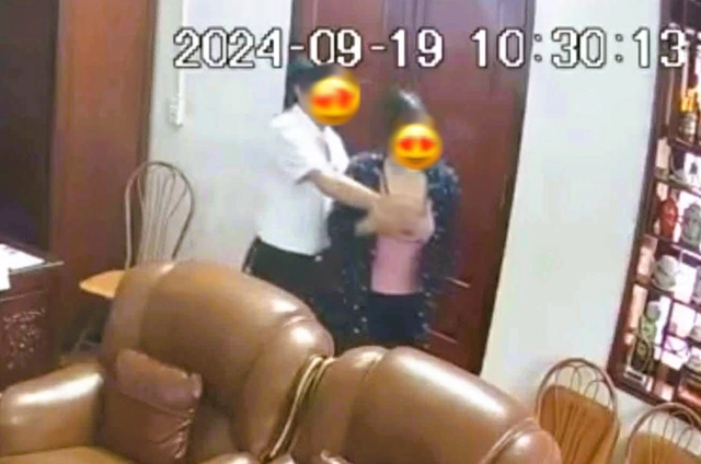 Clip lãnh đạo trường THPT ở Ninh Bình thân mật với nhiều phụ nữ bị buộc thôi việc, Clip hiệu trưởng THPT, Clip hiệu trưởng mới nhất, Clip hiệu trưởng VOZ, Clip hiệu trưởng ở Nam Định mới nhất, Clip hiệu trưởng cấp 3 ở Nam Định, Chấn động clip nóng lãnh đạo trường THPT ở Ninh Bình thân mật với nhiều phụ nữ, Chấn động clip 'thân mật' lãnh đạo trường THPT ở Ninh Bình Nhà trường lên tiếng, Clip nhạy cảm của người đàn ông với nhiều phụ nữ ở Hải Hậu Ninh Bình, Hiệu trường lộ clip nóng, Hiệu trưởng trường cấp 3 lộ clip nóng, Hiệu trưởng trường THPT lộ clip nóng, Clip nóng hiệu trưởng trường cấp 3 ở Nam ĐỊnh, Hiệu trưởng lộ clip nóng ở Nam ĐỊnh, Full clip nóng hiệu trưởng, Clip sốc độc lạ, Clip trend, Clip trend hot nhất hôm nay, Clip hot trend trên Facebook hôm nay, Clip trend tik tok gái xinh, Clip tin tức, Clip tin tức pháp luật