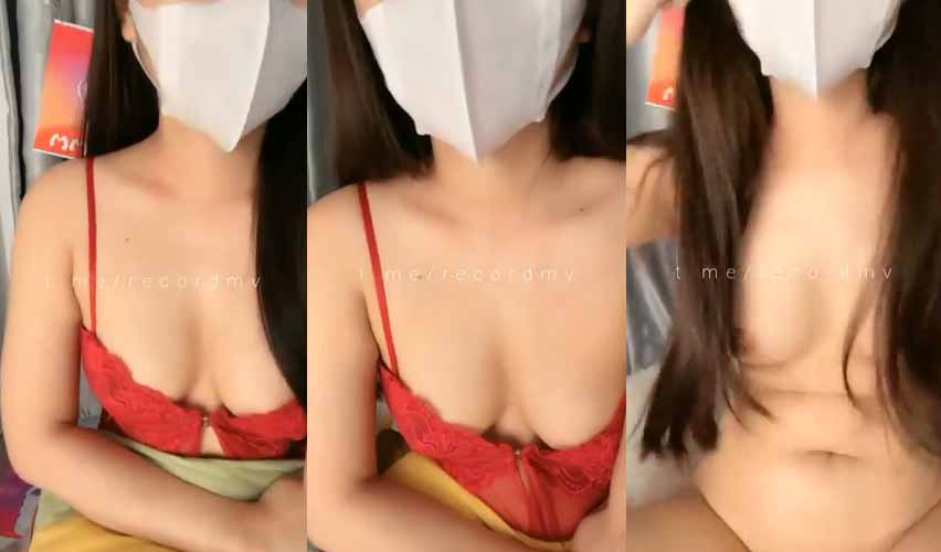 Clip em gái xinh mặc áo 2 dây đỏ sexy Live Stream khoe vu đẹp thả rông
