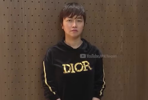 Sự việc bắt đầu vào ngày 17/12, khi UBND phường Quang Trung (Thanh Hóa) tiếp nhận một yêu cầu lạ lùng từ người phụ nữ tự xưng là Nguyễn Thị Thu (SN 1984). Người này đề nghị chính quyền xóa giấy chứng tử cho mình. Tuy nhiên, hồ sơ địa phương cho thấy Nguyễn Thị Thu đã được xác nhận qua đời do đột tử từ 5 năm trước. CLIP HOT Sốc GIẢ CHẾT 5 năm để trục lợi bảo hiểm ở Thanh Hóa, Giả chết 5 năm lấy tiền bảo hiểm, Người chết 5 năm rồi bỗng sống lại xin xóa khai tử, Cô gái chết 5 năm bỗng sống lại xin chính quyền xóa khai tử, Clip tin tức, Clip shock độc lạ, Clip tin tức pháp luật, Clip trend, Clip trend hot nhất hôm nay