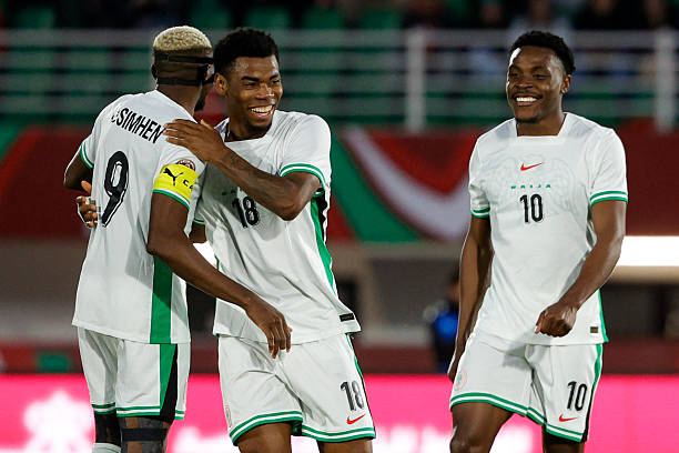 Nigeria secured a 3-1 victory over Uganda thanks to outstanding performances from Samuel Chukwueze and Raphael Onyedika at AFCON 2025. Watch Uganda 1-3 Nigeria Full Highlights Extended & Goals 2025.12.30, Africa Cup Highlights, Africa Cup Football, Video Uganda 1-3 Nigeria Highlights, Uganda Full Goals Highlights, Nigeria Full Goals Highlight, Latest Football Highlights, Latest Football Full Highlights, Result Football Today 2025-12-30, Kết quả bóng đá hôm nay 2025-12-30