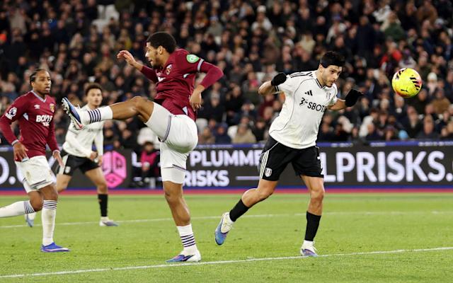 Fulham have now won six of their last nine matches, with their success against West Ham propelling them up to 10th place. WATCH West Ham 0-1 Fulham Full Extended Highlights 2025.12.27, Premier League Full Goals Highlight, Premier League Full Highlight, Video West Ham 0-1 Fulham Highlights, West Ham Full Goals Highlight, Fulham Full Goals Highlights, Fulham Goals Highlights, Latest Football Full Highlights, Latest Football Highlights, Kết quả bóng đá hôm nay 2025-12-27, Result Football Today 2025-12-27, Trực tiếp bóng đá ngoại hạng Anh, Clip kết quả bóng đá Ngoại Hạng Anh hôm nay, Xem trực tiếp bóng đá ngoại hạng Anh, Clip bóng đá ngoại hạng Anh, Xem bóng đá trực tiếp ngoại hạng Anh