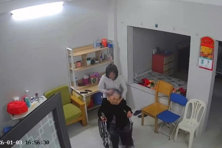 SỐC CLIP nữ giúp việc bạo hành cụ bà 82 tuổi ở Hà Nội gây PHẪN NỘ