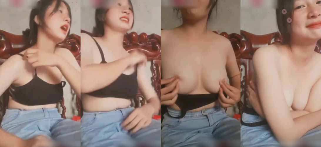 Clip em gái quê xinh đẹp Nguyễn Ngọc Bích Livestream khi người lớn vắng nhà