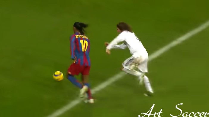 SHOCKING LEGENDARY Skills By Ronaldinho