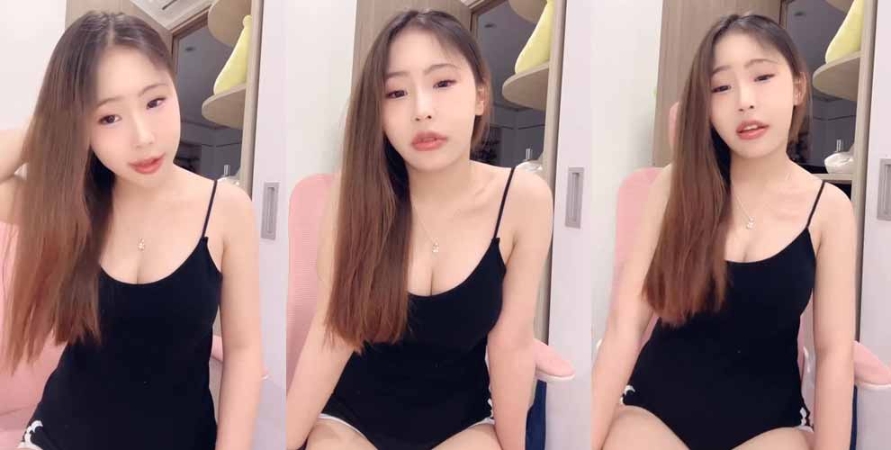 Clip Thao BabyZ Livestream làm gái ngoan xinh yêu