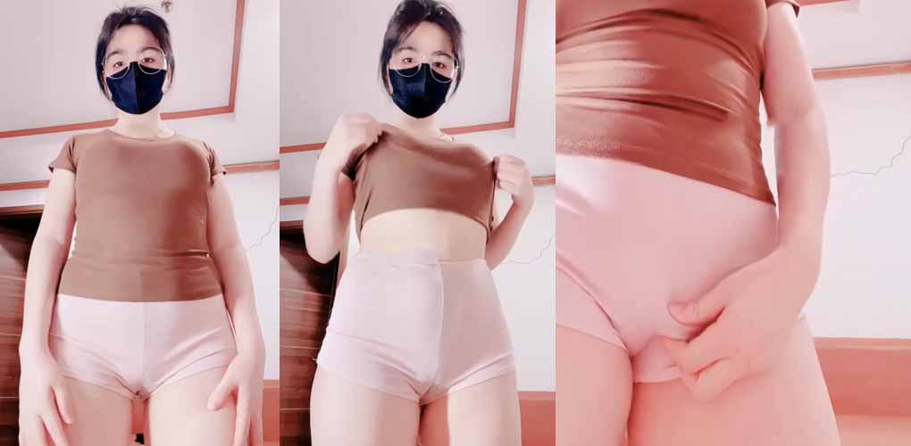 Full Clip hot Lehaydoi livestream SO HOT mặc quần legging bó sát lộ bím múi khế