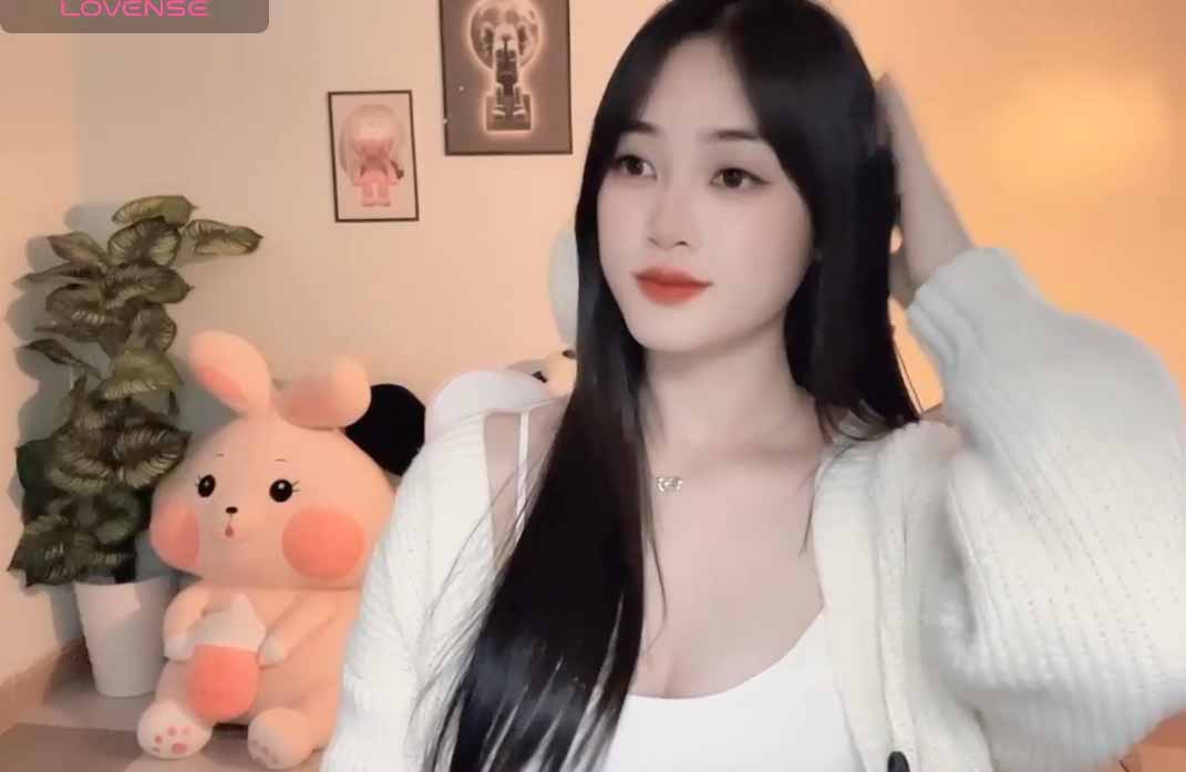 Leak ảnh gái xinh Ái Mỹ nàng thơ đẹp như idol cổ trang Trung Quốc