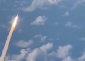 SHOCKING FOOTAGE: Airplane Flies Near Artemis II Rocket Launch Passengers Stunned, VIRAL VIDEO: Closest Ever Plane View of Artemis II Launch Sparks Safety Concerns, UNREAL: Passengers Film Artemis II Launch From Plane Window Internet Reacts, artemis ii launch from airplane window, plane near rocket launch video viral, nasa artemis launch close view plane, passengers film rocket launch mid flight, artemis ii viral footage airplane, how close was plane to rocket launch, nasa launch airspace safety explanation, unbelievable rocket launch view from plane, viral airplane window rocket video, Breaking news America, Breaking news today, Breaking political news, Breaking world news, Breaking news USA, Breaking news video, Breaking news protest, iran war news, iran war breaking news live video, iran vs us latest news 2026