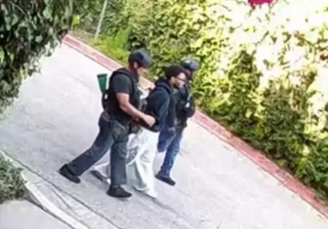 Footage shows D4vd arrested surrounded by gun-wielding cops, Shocking Footage: Singer D4vd Arrested by LAPD in Connection to Teen's Murder, From Pop Star to Suspect: D4vd Taken Into Custody After Months in Hiding, BREAKING: D4vd Arrested in Hollywood Hills Over Dismembered Body Found in His Tesla, Breaking news today, Breaking news America, Breaking news USA, Breaking political news, Breaking news protest, Breaking news video, Breaking world news, Breaking news New York, Breaking Middle East news, Today news Video, News hot today, Hot news today on the world, Latest today news video, Shock news today, Hot news today