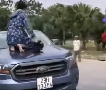 Full clip hot cô gái nhảy lên nóc ô tô đánh ghen đang Viral, Clip chị chồng đi Mercedes đánh ghen thay em dâu, Clip đánh ghen cởi đồ, Clip hot girl đánh ghen, Clip Đánh ghen mới nhất, Clip đánh ghen lột đồ, Clip đánh ghen lột đồ trên phố, Clip đánh ghen, Clip đánh ghen cực căng, Clip đánh ghen lột đồ kinh hoàng, Clip Đánh ghen đổ máu, Clip hot girl facebook viral today, Full clip hot viral today, Clip Khánh Ly tiktoker Viral, Viral Clip Today, Clip gái xinh Viral hot nhất mxh, Clip viral tikoker gây sốt, Viral Video Clip, Clip trend tik tok gái xinh, Clip hot trend trên Facebook hôm nay, Clip trend hot nhất hôm nay