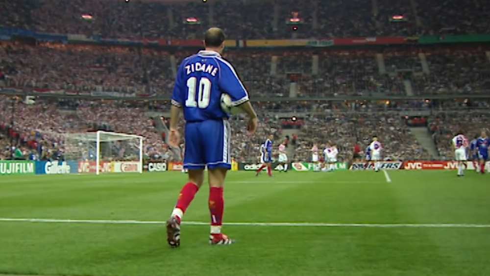 10 Impossible Things Only Zidane Dared to Do on a Football Pitch