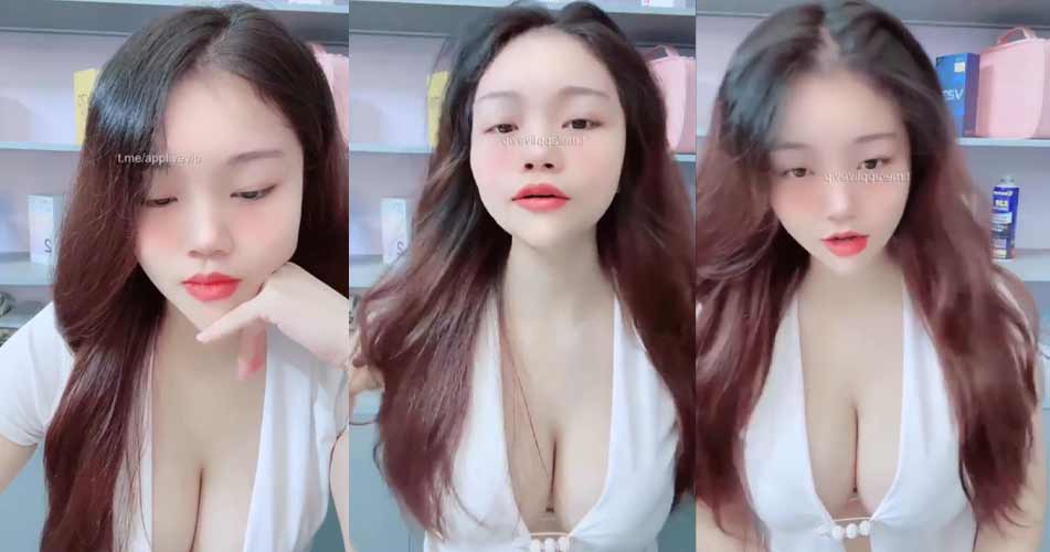 Clip em gái xinh da trắng mặc áo trễ cổ khoe vú to dâm đãng