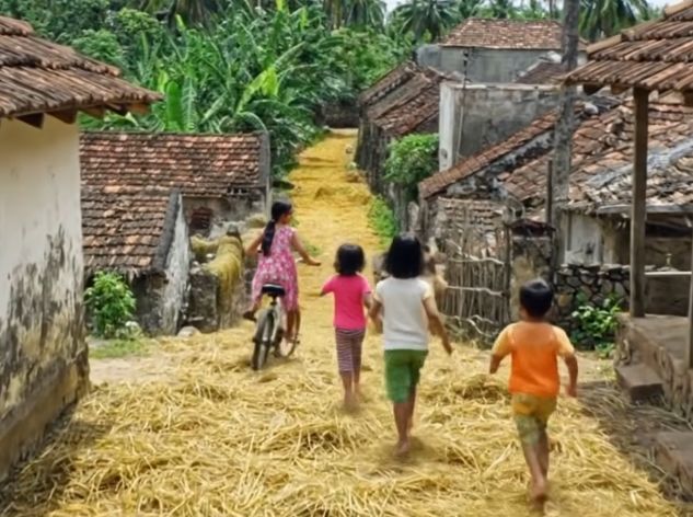 Clip Ký Ức Tuổi Thơ Xưa - Càng lớn càng mệt - Tôi muốn trở về những ngày xưa ấy