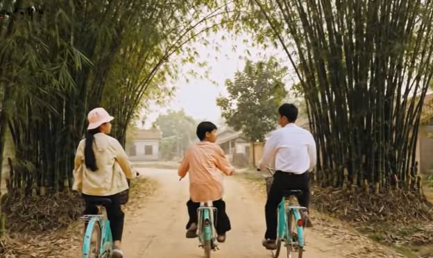 Clip ký ức tuổi thơ xưa, Clip lũy tre làng Bắc Bộ ngày xưa, Clip ký ức tuổi thơ lũy tre làng ngày ấy, Clip Việt Nam xưa những năm 80 90, Clip ký ức xưa Bắc Bộ những năm 80 90, Clip phóng sự ký ức xưa Cây Đa Bến Nước Sân Đình, Clip miền Bắc Việt Nam những năm 90, Video ký ức Tháng Chạp năm ấy, Clip phóng sự Ký ức xưa tháng Chạp ngày xưa, Clip tháng Chạp là gì, Video tại sao gọi là tháng Chạp, Video phóng sự Ký Ức Tuổi Thơ Xưa, Clip khói bếp lam chiều ngày xưa, Video phóng sự bếp củi bếp rơm cũ ngày xưa, Clip phóng sự bếp xưa, Video phóng sự Ký Ức Tuổi Thơ Xưa, Miền Quê Bắc Bộ Việt Nam Những Ngày Xưa của năm 80-90 bồi hồi xao xuyến, Clip phóng sự ký ức xưa miền Bắc Việt Nam những năm 90, Clip phóng sự cho tôi xin một vé đi tuổi thơ, Clip phóng sự hoài niệm miền quê Bắc Bộ những năm 80-90, Clip phóng sự ký Ức Tuổi Thơ Xưa, Clip phóng sự Chiều 30 Tết ở làng quê Miền Bắc Việt Nam, Clip ý nghĩa về chiều 30 Tết làng quê, Clip phong sự Tết Xưa Ở Miền Bắc Một Thời Tết Nghèo Nhưng Ấm, Phóng sự Tết xưa Việt Nam, Clip Tết xưa ở Việt Nam, Clip quay lại Tết xưa miền Bắc, Tết xưa ở Miền Bắc, Phim hài Tết Xuân Bắc, Phim Tết xưa Việt Nam, Hài Tết dân gian Xuân Bắc, Phim hài Tết làng quê xưa, Xem phim Tết ngày xưa Khách Đến Chơi Nhà, Phim Tết ngày xưa, Phim Tết Việt Nam xưa Ngày Tết Nhiệm Màu, Phim Tết cổ truyền ngày xưa Việt Nam, Phim hài Tết xưa Việt Nam, Phim Tết xưa ý nghĩa, Hài Tết dân gian Xuân Hinh, Phim hài Tết Xuân Bắc Tự Long Quốc Khánh, Hài Tết Xuân Hinh, Hài Tết xưa, Phim Tết ngày xưa Việt Nam, Phim Hài Tết Làng Quê Xưa Xuân Cồ Bịt Trống, Phim Tết Xưa Tết Này Ai Đến Xông Nhà, Hài Tết dân gian Cả Ngố Xuân Bắc Hiệp Gà Kim Xuyến Tự Long, Phim Tết Việt nam xưa, Hài Tết Xuân Bắc, Tiểu phẩm hài Tết xưa, Phóng sự về Tết Xưa hay nhất, Video phóng sự Tết xưa, Full clip Tết xưa ở miền quê Việt Nam, Clip Tết xưa ở vùng quê Việt Nam, Clip tin tức, Clip Đời Sống Du Lịch, Clip đời sống, Clip Tết xưa miền Tây, Clip Tết xưa miền Trung, Clip ký ức miền quê Bắc Bộ Việt Nam những năm 80 90