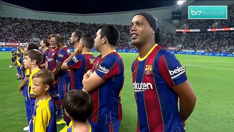 FULL MATCH Ronaldinho MASTERCLASS vs Real Madrid Legends 🤯🔥 | Magic, Skills & Goals