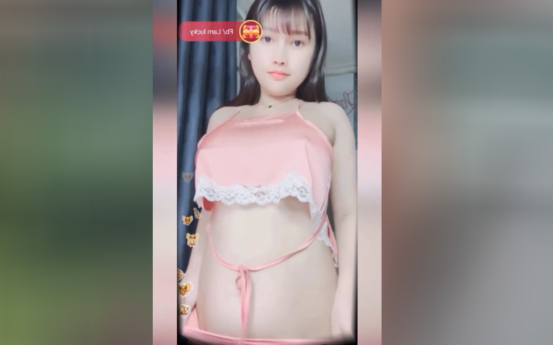Clip Lam Only mặc đồ ngủ sexy live stream
