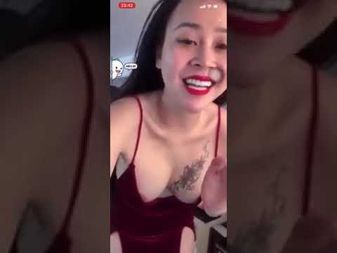 Gái Việt xăm hình ở Ngực Nhảy Lắc Đít Sexy