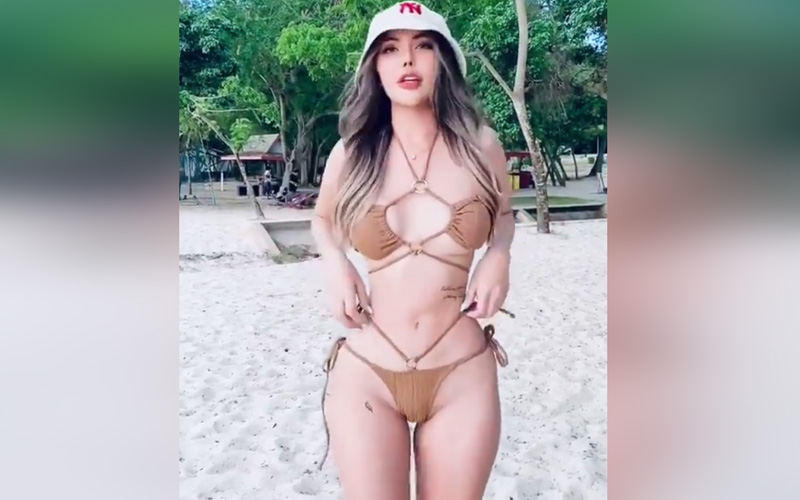 NGẤT NGÂY với vẻ Sexy của em gái Việt Bikini Háng Rộng Lọt Khe