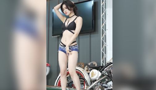 Clip Gái Xinh Hot Girl Korean Sexy Khoe Body Gợi Cảm Chân Dài Siêu Mượt