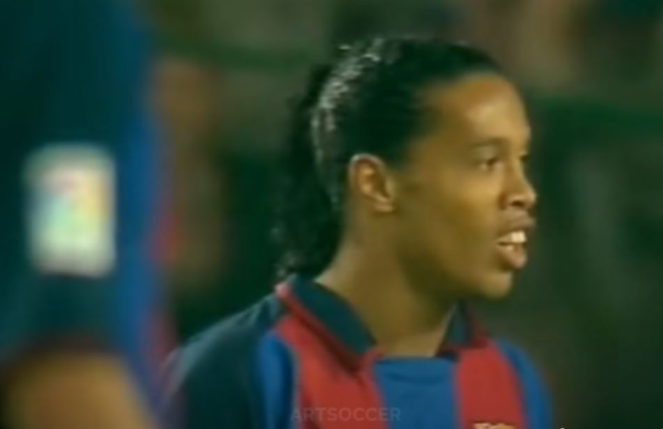Clip Ronaldinho và những pha làm Xiếc trên sân cỏ