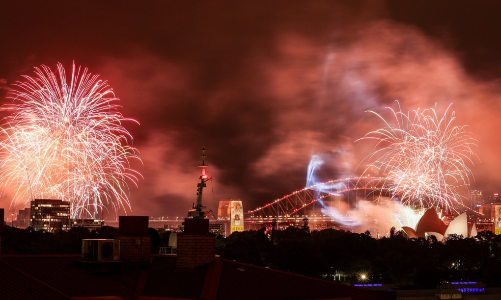 Fireworks at the Sydney Harbor Bridge (Australia) on the evening of 2023 December 31