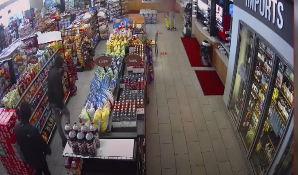 Raw VIDEO Texas convenience store worker shot and killed over bag of chips by alleged shoplifters