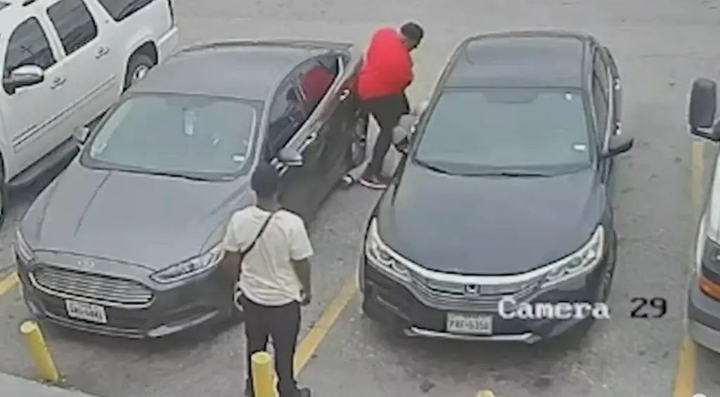ALZHEIMER’S DISEASE, VIDEO CRIME NEWS, DEMENTIA NEWS, HOUSTON NEWS, ROBBERIES NEWS, TEXAS NEWS, Clip 2 men viciously beat 67-year-old Houston man with Alzheimer’s after he tried getting in wrong car, Video 2 men viciously beat 67-year-old Houston man with Alzheimer’s after he tried getting in wrong car, Getting into the wrong car a 67-year-old man with Alzheimer's disease suffered a broken facial bone, Video clip 67-year-old man with Alzheimer's disease got into the wrong car, NYNews Post, NY Post news, Post news hot today, Today news Video, US news today, US news video today, Hot news today, US today news