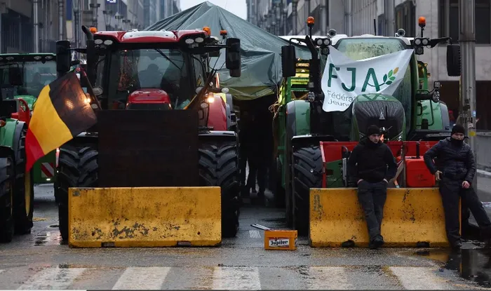 [VIDEO CLIP HOT Today] The farmers driving tractors into Brussels as part of a protest
