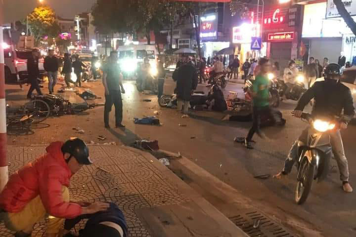 Clip tai nạn ô tô tông Liên Hoàn xe máy ở Quảng Ninh 5 người thương vong