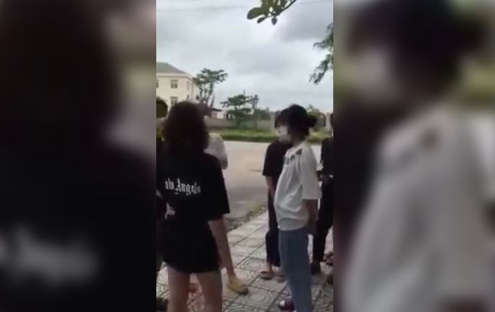 Clip nữ sinh đánh nhau nhóm nữ sinh đánh hội đồng bạn học dã man