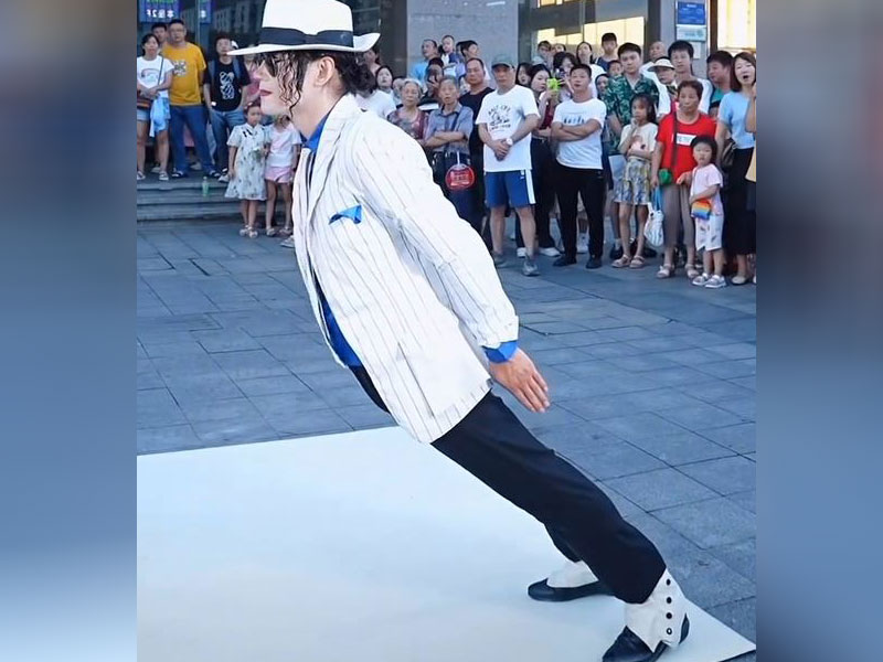 Video Điệu nhảy Huyền Thoại của Micheal Jackson | Ai biết điệu nhảy này chắc chắn đã rất già