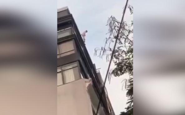 Clip nam thanh niên Hà Nội nhảy từ tầng 11 khách sạn xuống đất tử vong KINH HOÀNG