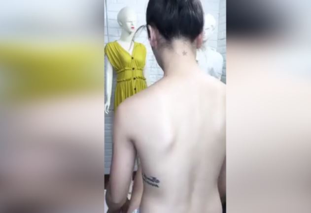 Clip gái xinh Việt Nam livestream trong phòng thay đồ chảy máu mũi